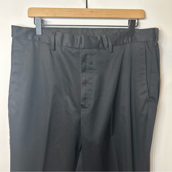 Haggar Men’s Work To Weekend Classic Fit, Flat Front Black Pants, Size 36x34 - Picture 5 of 12